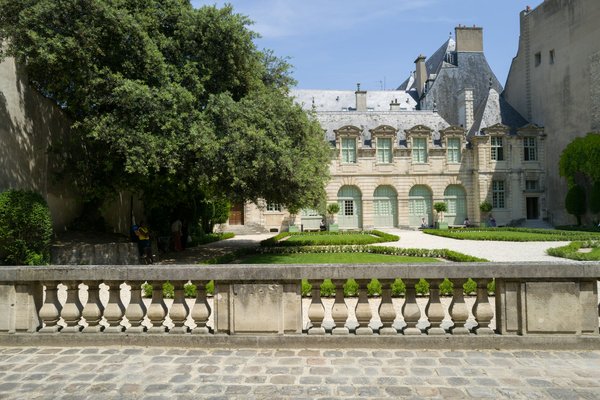 Où participer à des cours de cuisine grecque sur l'île de Crète?
